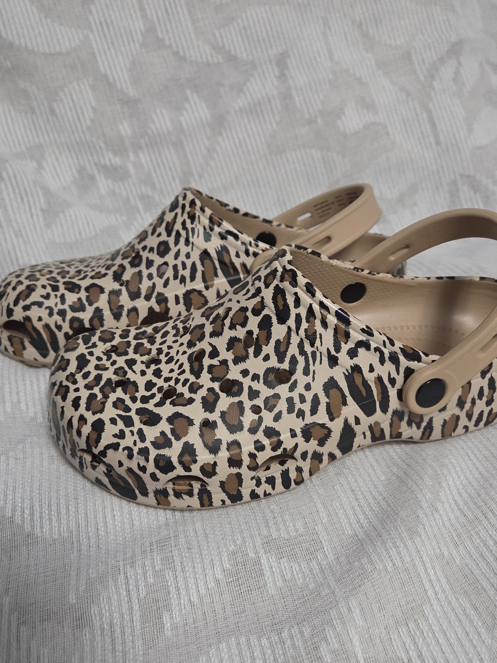 Time and Tru Womens Leopard Print Clogs Tan Black Animal Print Slip On Shoes 10